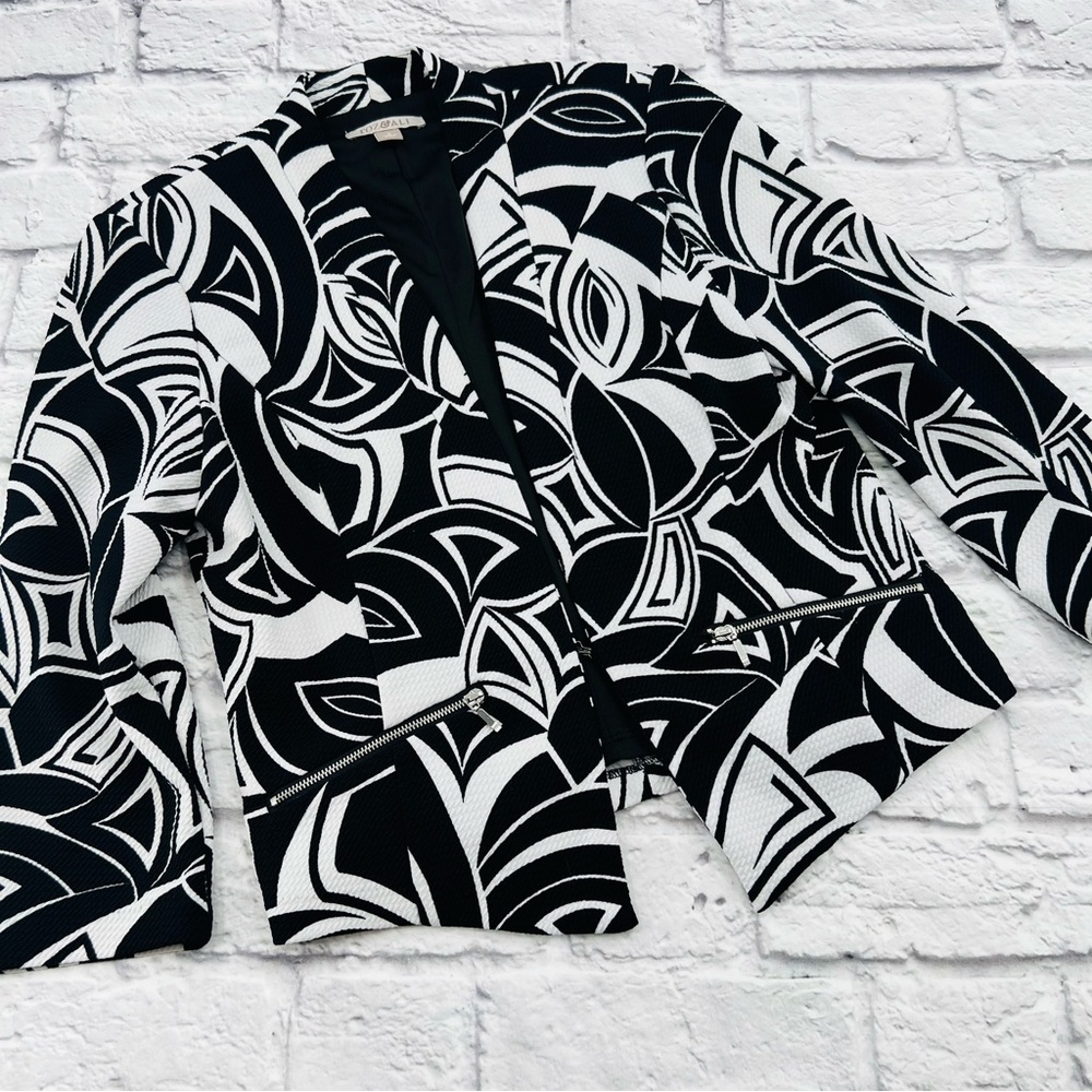 Roz & Ali Black and White Blazer Size Small Geometric Cropped Office Career